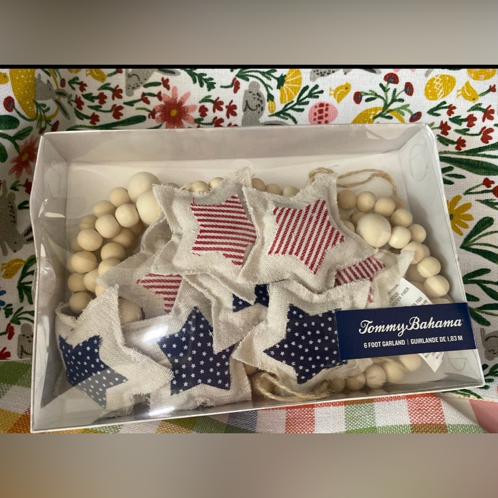 Tommy Bahama Patriotic Beaded and plush stars  6’ garland - Brand New - Picture 3 of 5